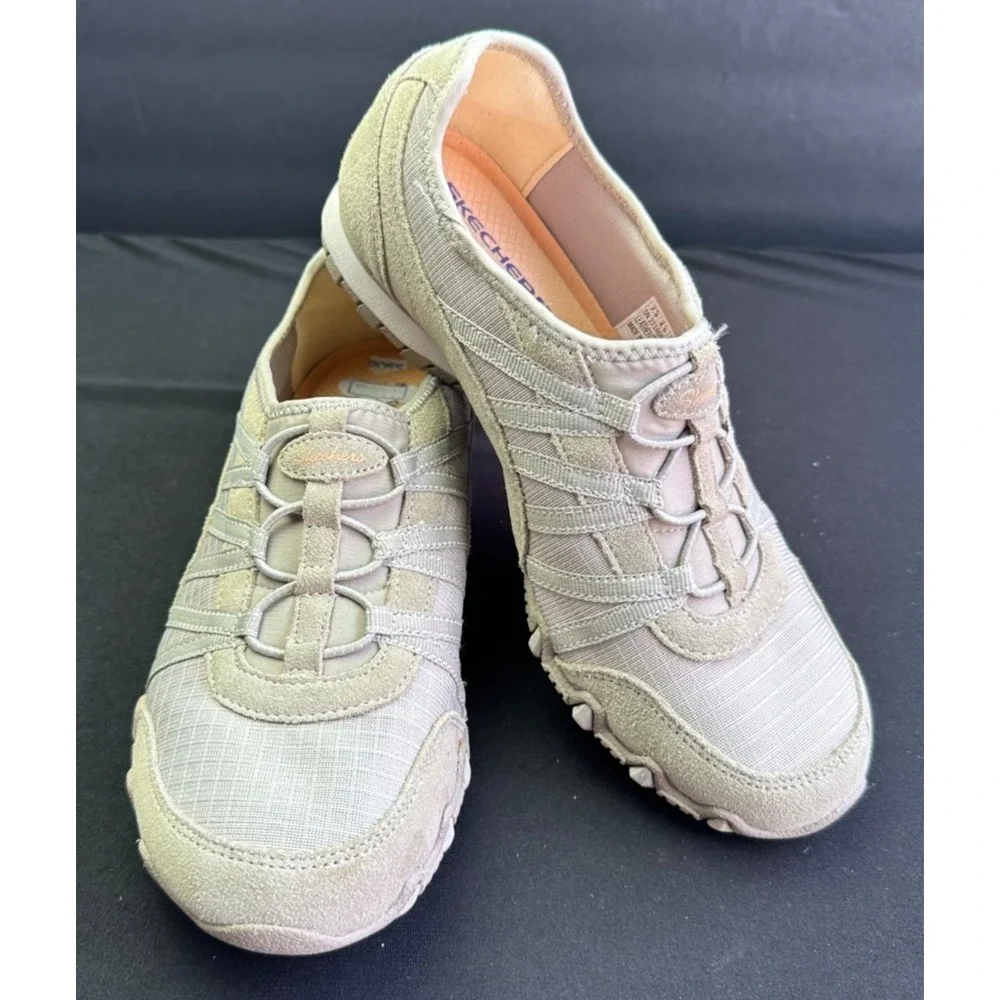 Skechers Women's Casual Breathe-Easy-A-Look Sneaker Flat Slip On Sz 7.5 Gray